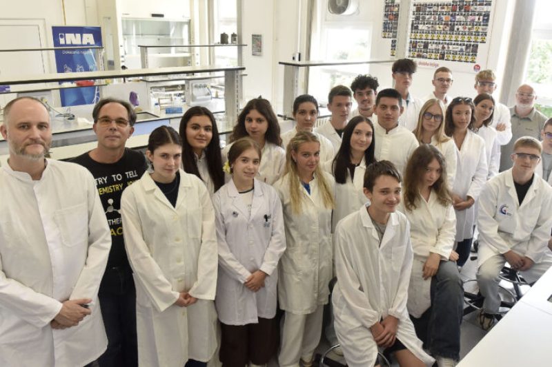 Ljetna škola kemije u Rijeci: Prirodoslovna i grafička škola ugostila učenike iz cijele Hrvatske